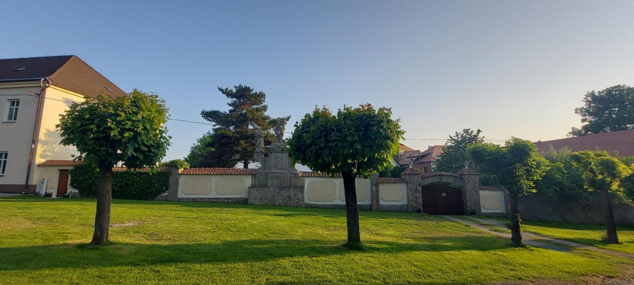 Apartmany Ve Starem Pivovaru Malesov Zewnętrze zdjęcie